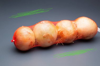 Soğan, mutfakta önemli bir çeşni, lezzet ve doku hem de birçok özelliği ile.