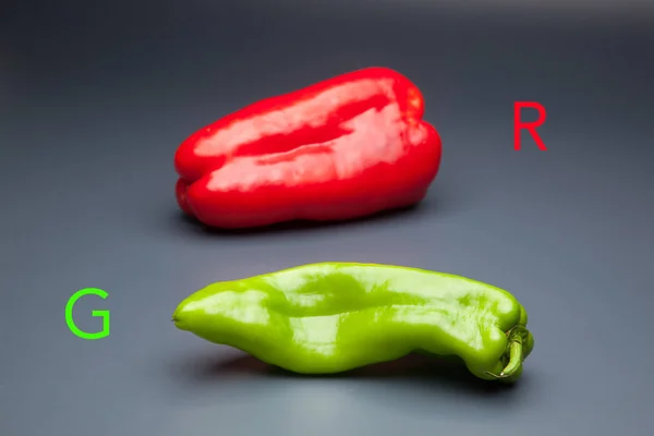 Πράσινο Και Κόκκινο Πιπέρι Υγιεινό Φυτικό Γεμάτο Βιταμίνες Μπορεί Καταναλωθεί — Φωτογραφία Αρχείου