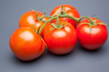 kırmızı domates, vitamin ve sağlık dolu, salatalar için ideal, meyve suları, reçeller, sfritos, mutfakta bir madde olarak, Akdeniz mutfağında bin farklı kullanır