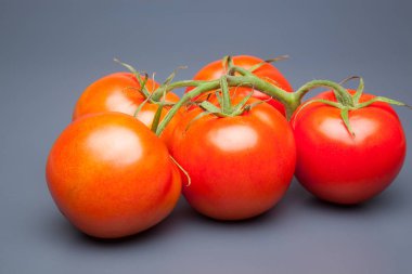 kırmızı domates, vitamin ve sağlık dolu, salatalar için ideal, meyve suları, reçeller, sfritos, mutfakta bir madde olarak, Akdeniz mutfağında bin farklı kullanır