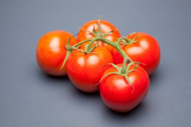 kırmızı domates, vitamin ve sağlık dolu, salatalar için ideal, meyve suları, reçeller, sfritos, mutfakta bir madde olarak, Akdeniz mutfağında bin farklı kullanır