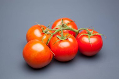 kırmızı domates, vitamin ve sağlık dolu, salatalar için ideal, meyve suları, reçeller, sfritos, mutfakta bir madde olarak, Akdeniz mutfağında bin farklı kullanır