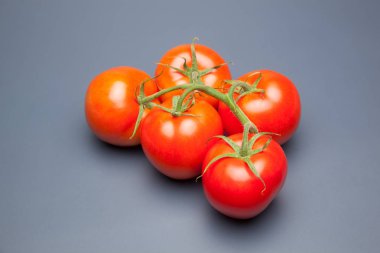 kırmızı domates, vitamin ve sağlık dolu, salatalar için ideal, meyve suları, reçeller, sfritos, mutfakta bir madde olarak, Akdeniz mutfağında bin farklı kullanır