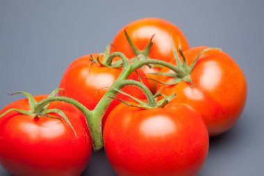 kırmızı domates, vitamin ve sağlık dolu, salatalar için ideal, meyve suları, reçeller, sfritos, mutfakta bir madde olarak, Akdeniz mutfağında bin farklı kullanır