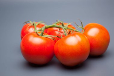 kırmızı domates, vitamin ve sağlık dolu, salatalar için ideal, meyve suları, reçeller, sfritos, mutfakta bir madde olarak, Akdeniz mutfağında bin farklı kullanır