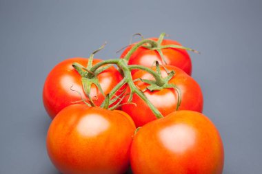 kırmızı domates, vitamin ve sağlık dolu, salatalar için ideal, meyve suları, reçeller, sfritos, mutfakta bir madde olarak, Akdeniz mutfağında bin farklı kullanır