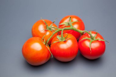 kırmızı domates, vitamin ve sağlık dolu, salatalar için ideal, meyve suları, reçeller, sfritos, mutfakta bir madde olarak, Akdeniz mutfağında bin farklı kullanır