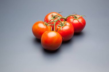 kırmızı domates, vitamin ve sağlık dolu, salatalar için ideal, meyve suları, reçeller, sfritos, mutfakta bir madde olarak, Akdeniz mutfağında bin farklı kullanır