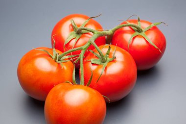 kırmızı domates, vitamin ve sağlık dolu, salatalar için ideal, meyve suları, reçeller, sfritos, mutfakta bir madde olarak, Akdeniz mutfağında bin farklı kullanır