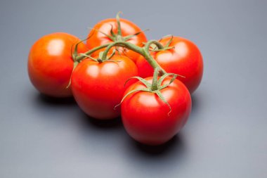 kırmızı domates, vitamin ve sağlık dolu, salatalar için ideal, meyve suları, reçeller, sfritos, mutfakta bir madde olarak, Akdeniz mutfağında bin farklı kullanır