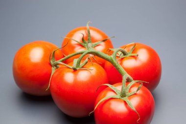 kırmızı domates, vitamin ve sağlık dolu, salatalar için ideal, meyve suları, reçeller, sfritos, mutfakta bir madde olarak, Akdeniz mutfağında bin farklı kullanır