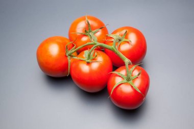 kırmızı domates, vitamin ve sağlık dolu, salatalar için ideal, meyve suları, reçeller, sfritos, mutfakta bir madde olarak, Akdeniz mutfağında bin farklı kullanır