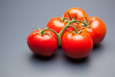 kırmızı domates, vitamin ve sağlık dolu, salatalar için ideal, meyve suları, reçeller, sfritos, mutfakta bir madde olarak, Akdeniz mutfağında bin farklı kullanır