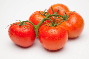 kırmızı domates, vitamin ve sağlık dolu, salatalar için ideal, meyve suları, reçeller, sfritos, mutfakta bir madde olarak, Akdeniz mutfağında bin farklı kullanır