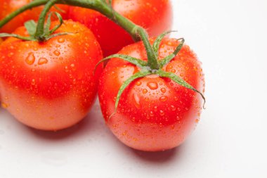 kırmızı domates, vitamin ve sağlık dolu, salatalar için ideal, meyve suları, reçeller, sfritos, mutfakta bir madde olarak, Akdeniz mutfağında bin farklı kullanır