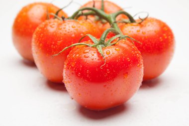 kırmızı domates, vitamin ve sağlık dolu, salatalar için ideal, meyve suları, reçeller, sfritos, mutfakta bir madde olarak, Akdeniz mutfağında bin farklı kullanır