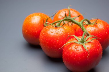 kırmızı domates, vitamin ve sağlık dolu, salatalar için ideal, meyve suları, reçeller, sfritos, mutfakta bir madde olarak, Akdeniz mutfağında bin farklı kullanır