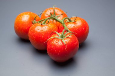 kırmızı domates, vitamin ve sağlık dolu, salatalar için ideal, meyve suları, reçeller, sfritos, mutfakta bir madde olarak, Akdeniz mutfağında bin farklı kullanır