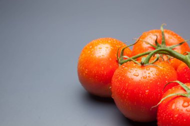 kırmızı domates, vitamin ve sağlık dolu, salatalar için ideal, meyve suları, reçeller, sfritos, mutfakta bir madde olarak, Akdeniz mutfağında bin farklı kullanır