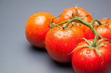 kırmızı domates, vitamin ve sağlık dolu, salatalar için ideal, meyve suları, reçeller, sfritos, mutfakta bir madde olarak, Akdeniz mutfağında bin farklı kullanır