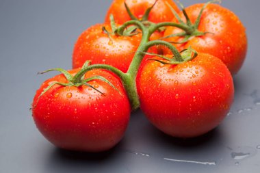 kırmızı domates, vitamin ve sağlık dolu, salatalar için ideal, meyve suları, reçeller, sfritos, mutfakta bir madde olarak, Akdeniz mutfağında bin farklı kullanır