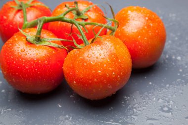 kırmızı domates, vitamin ve sağlık dolu, salatalar için ideal, meyve suları, reçeller, sfritos, mutfakta bir madde olarak, Akdeniz mutfağında bin farklı kullanır