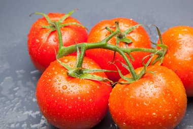 kırmızı domates, vitamin ve sağlık dolu, salatalar için ideal, meyve suları, reçeller, sfritos, mutfakta bir madde olarak, Akdeniz mutfağında bin farklı kullanır