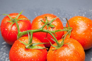 kırmızı domates, vitamin ve sağlık dolu, salatalar için ideal, meyve suları, reçeller, sfritos, mutfakta bir madde olarak, Akdeniz mutfağında bin farklı kullanır