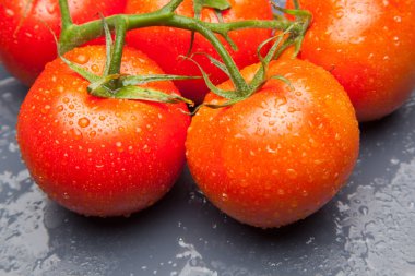 kırmızı domates, vitamin ve sağlık dolu, salatalar için ideal, meyve suları, reçeller, sfritos, mutfakta bir madde olarak, Akdeniz mutfağında bin farklı kullanır