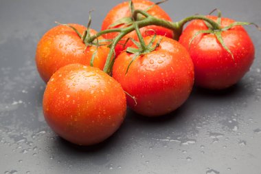 kırmızı domates, vitamin ve sağlık dolu, salatalar için ideal, meyve suları, reçeller, sfritos, mutfakta bir madde olarak, Akdeniz mutfağında bin farklı kullanır