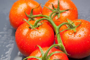 kırmızı domates, vitamin ve sağlık dolu, salatalar için ideal, meyve suları, reçeller, sfritos, mutfakta bir madde olarak, Akdeniz mutfağında bin farklı kullanır