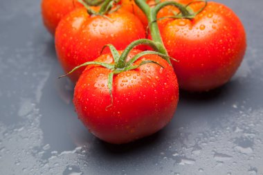 kırmızı domates, vitamin ve sağlık dolu, salatalar için ideal, meyve suları, reçeller, sfritos, mutfakta bir madde olarak, Akdeniz mutfağında bin farklı kullanır