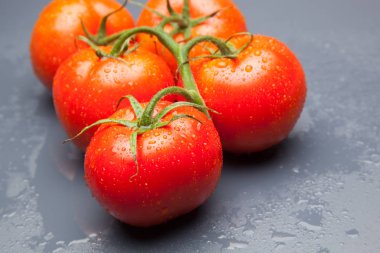 kırmızı domates, vitamin ve sağlık dolu, salatalar için ideal, meyve suları, reçeller, sfritos, mutfakta bir madde olarak, Akdeniz mutfağında bin farklı kullanır