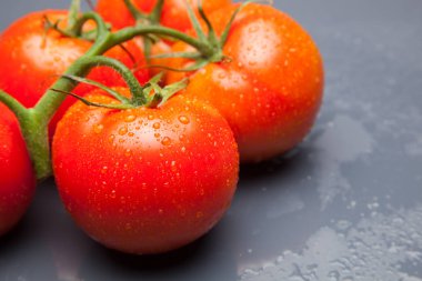 kırmızı domates, vitamin ve sağlık dolu, salatalar için ideal, meyve suları, reçeller, sfritos, mutfakta bir madde olarak, Akdeniz mutfağında bin farklı kullanır