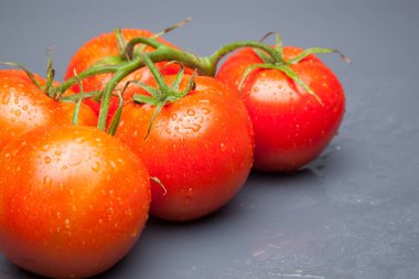 kırmızı domates, vitamin ve sağlık dolu, salatalar için ideal, meyve suları, reçeller, sfritos, mutfakta bir madde olarak, Akdeniz mutfağında bin farklı kullanır