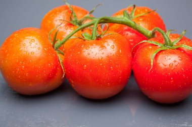 kırmızı domates, vitamin ve sağlık dolu, salatalar için ideal, meyve suları, reçeller, sfritos, mutfakta bir madde olarak, Akdeniz mutfağında bin farklı kullanır