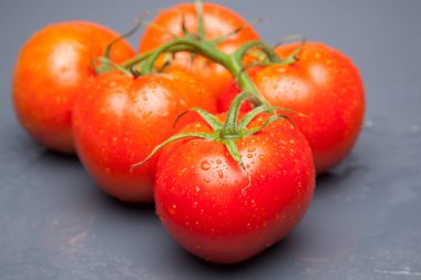 kırmızı domates, vitamin ve sağlık dolu, salatalar için ideal, meyve suları, reçeller, sfritos, mutfakta bir madde olarak, Akdeniz mutfağında bin farklı kullanır