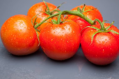 kırmızı domates, vitamin ve sağlık dolu, salatalar için ideal, meyve suları, reçeller, sfritos, mutfakta bir madde olarak, Akdeniz mutfağında bin farklı kullanır