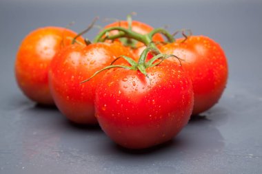 kırmızı domates, vitamin ve sağlık dolu, salatalar için ideal, meyve suları, reçeller, sfritos, mutfakta bir madde olarak, Akdeniz mutfağında bin farklı kullanır