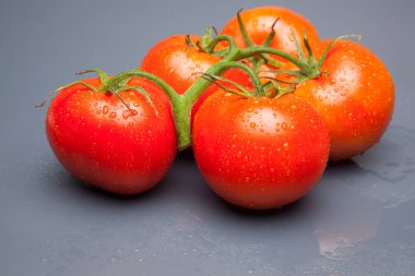 kırmızı domates, vitamin ve sağlık dolu, salatalar için ideal, meyve suları, reçeller, sfritos, mutfakta bir madde olarak, Akdeniz mutfağında bin farklı kullanır