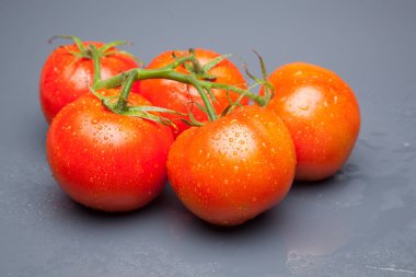 kırmızı domates, vitamin ve sağlık dolu, salatalar için ideal, meyve suları, reçeller, sfritos, mutfakta bir madde olarak, Akdeniz mutfağında bin farklı kullanır