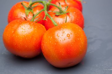 kırmızı domates, vitamin ve sağlık dolu, salatalar için ideal, meyve suları, reçeller, sfritos, mutfakta bir madde olarak, Akdeniz mutfağında bin farklı kullanır