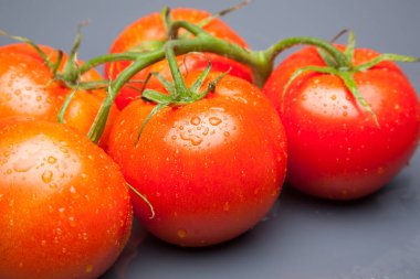 kırmızı domates, vitamin ve sağlık dolu, salatalar için ideal, meyve suları, reçeller, sfritos, mutfakta bir madde olarak, Akdeniz mutfağında bin farklı kullanır