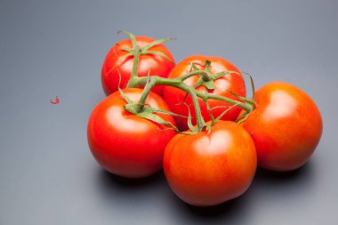 kırmızı domates, vitamin ve sağlık dolu, salatalar için ideal, meyve suları, reçeller, sfritos, mutfakta bir madde olarak, Akdeniz mutfağında bin farklı kullanır