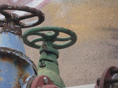 Endüstriyel adım kilitleri, boru çeşitliliği nedeniyle su kanalları veya endüstriyel sıvıları düzenlemek için