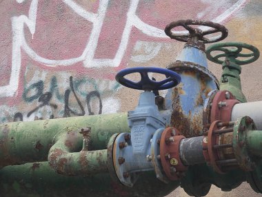 Endüstriyel adım kilitleri, boru çeşitliliği nedeniyle su kanalları veya endüstriyel sıvıları düzenlemek için