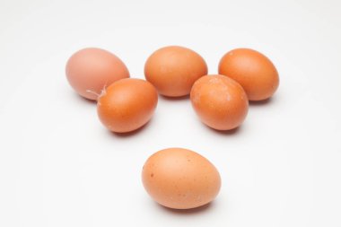 Yarım düzine taze yumurta, sağlıklı tavuklar, bin farklı şekilde tüketilmeye hazır. Yumurta ile biz pstelera, pasta ve geleneksel mutfağıhem de tarifleri yüzlerce yapabilirsiniz.