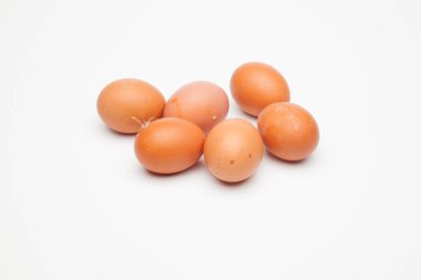 Yarım düzine taze yumurta, sağlıklı tavuklar, bin farklı şekilde tüketilmeye hazır. Yumurta ile biz pstelera, pasta ve geleneksel mutfağıhem de tarifleri yüzlerce yapabilirsiniz.