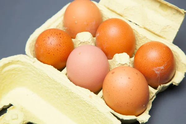 Half a dozen fresh eggs, from healthy hens, prepared to be consumed in a thousand different ways. With eggs we can make hundreds of recipes both in the pstelera, pastry and traditional cuisine.