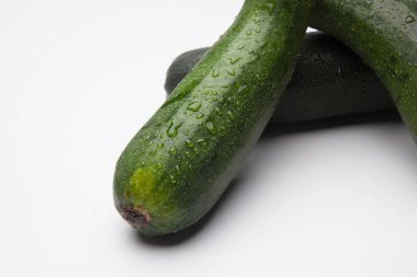 Kabak Akdeniz mutfağında yaygın olarak kullanılan bir sebzedir, farklı şekillerde yiyebilir, çorba, krema yapabilir, sos yapımında kullanılabilir, kaynatılmış yiyebilir, diğer ürünlerle pişirilebilir ve diğer yemeklere eşlik edilebilir.